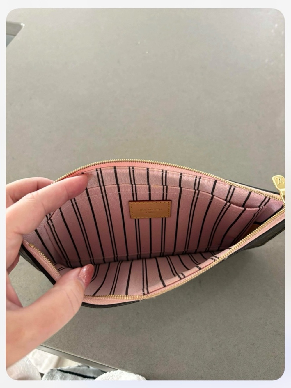 LV Monogram pouch. Authenticated. - Picture 2 of 6